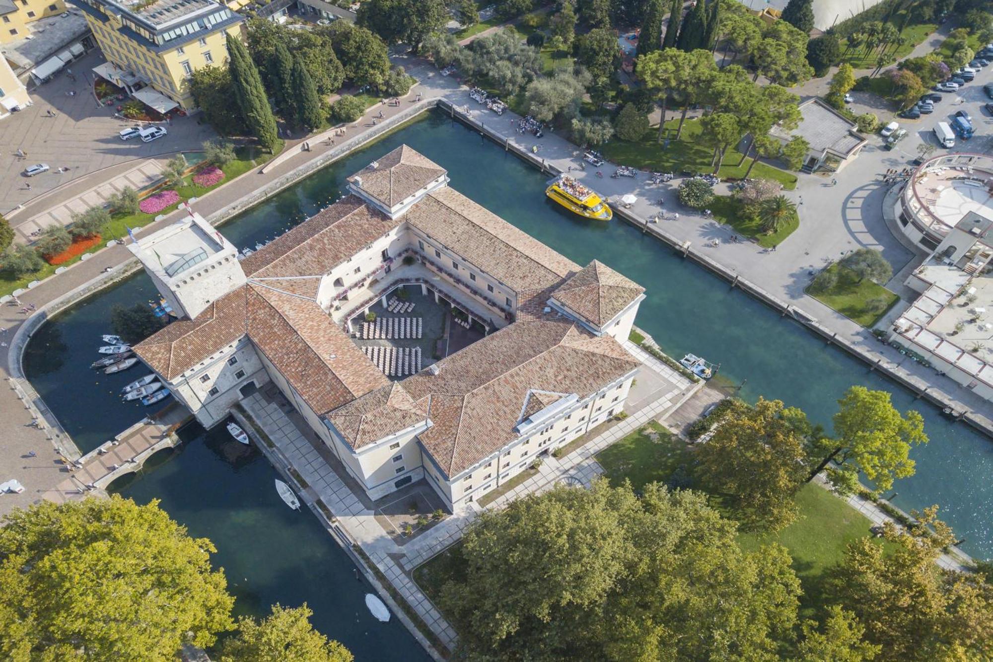 Appartamento Emma - Happy Rentals Riva del Garda Bagian luar foto