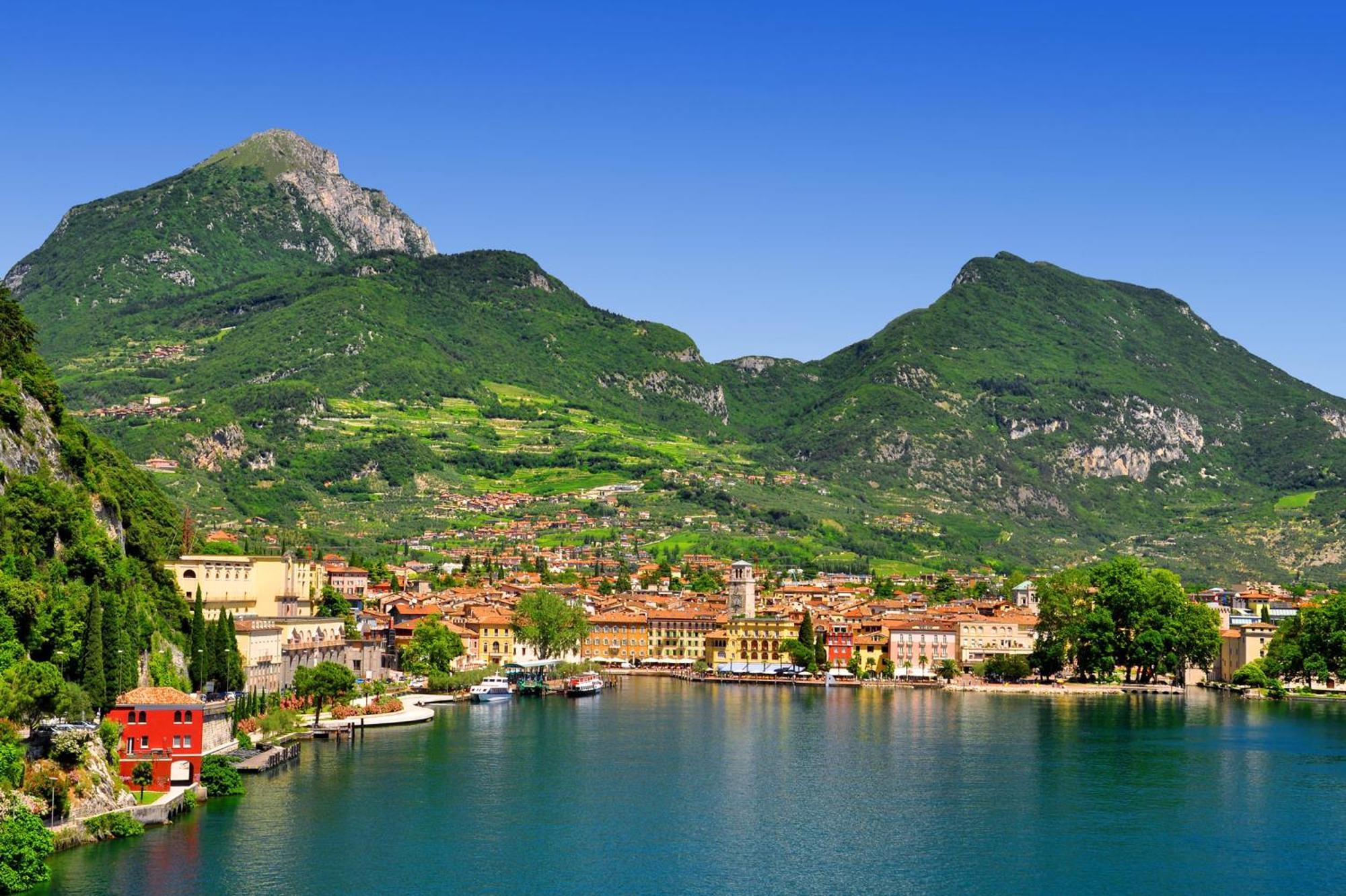 Appartamento Emma - Happy Rentals Riva del Garda Bagian luar foto