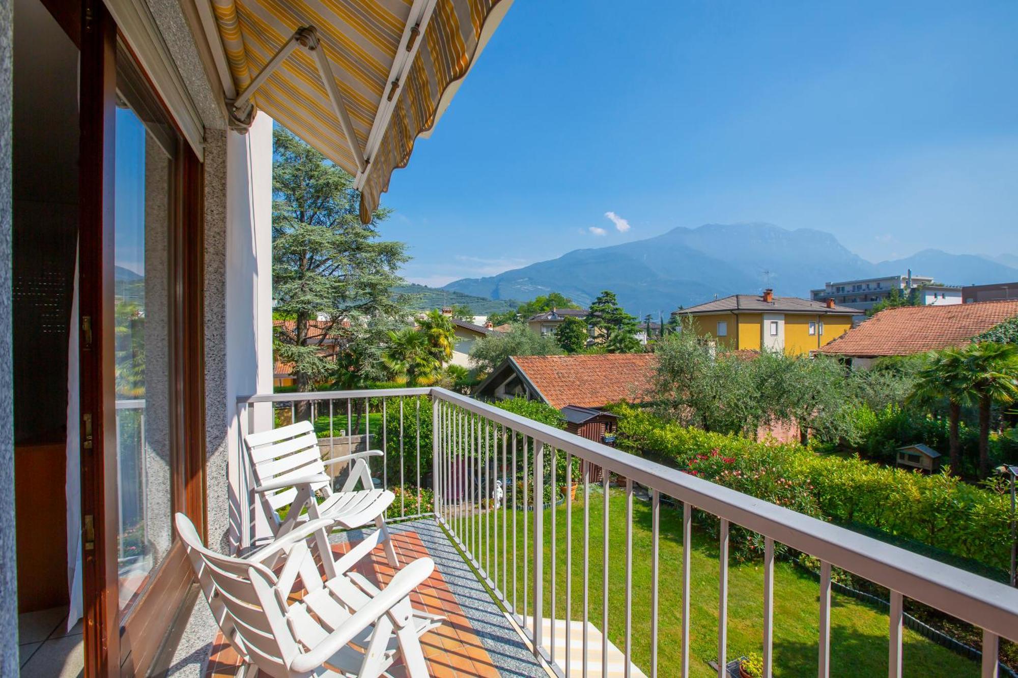 Appartamento Emma - Happy Rentals Riva del Garda Bagian luar foto