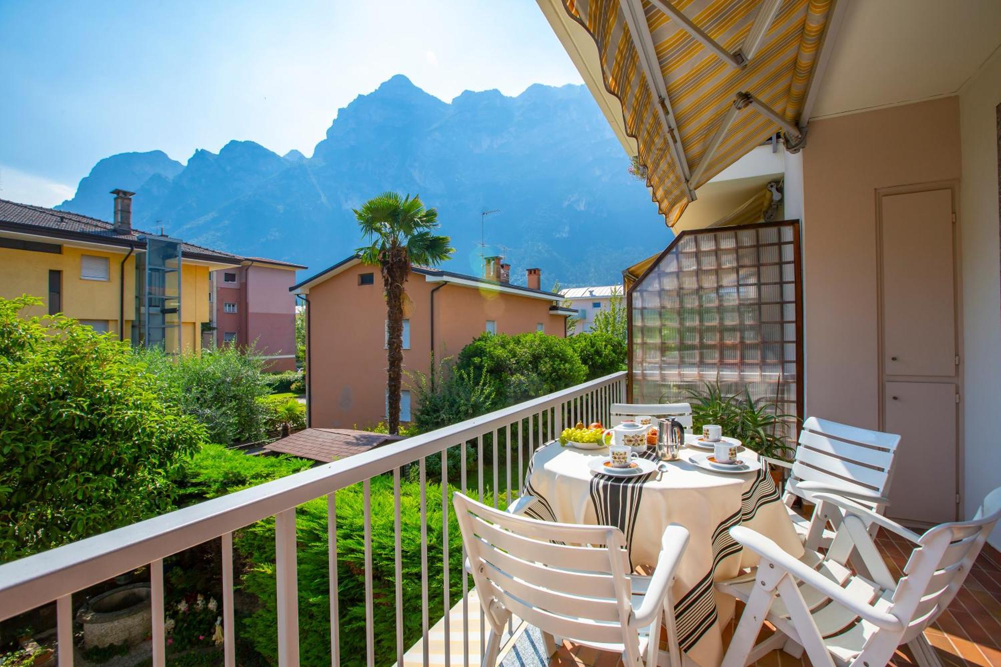 Appartamento Emma - Happy Rentals Riva del Garda Bagian luar foto